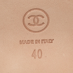 مملوكة مسبقًا Chanel Black Quilted Leather CC Wedge Open Toe Slide Sandals Size 40