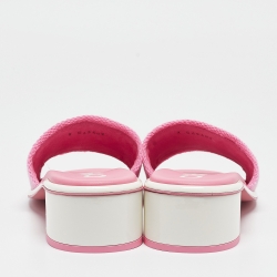 مملوكة مسبقًا Chanel Pink Fabric Logo Print Slide Sandals Size 40