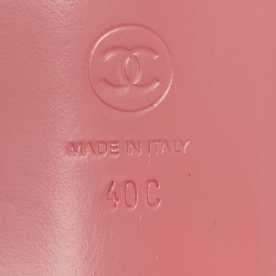 مملوكة مسبقًا Chanel Pink Fabric Logo Print Slide Sandals Size 40
