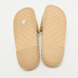 مملوكة مسبقًا Chanel Beige Tweed and Leather Flat Slides Size 39 