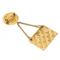 مملوكة مسبقًا بروش شانيل لون ذهبي حقيبة قلاب فينتدج