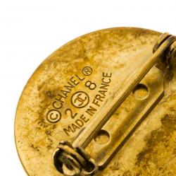 مملوكة مسبقًا بروش شانيل لون ذهبي حقيبة قلاب فينتدج