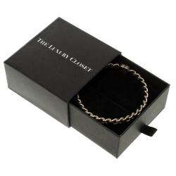 مملوكة مسبقًا سوار شانيل سلسلة لون ذهبي مغزول جلد أسود CC 21 سم