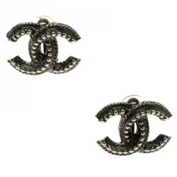 Pre Owned قرط شانيل مرصع كليب اون رمادي CC