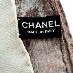 مملوكة مسبقًا وشاح شانيل حرير مطبوع متعدد الألوان مربع