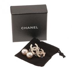 مملوكة مسبقًا Chanel CC Pearl Earrings