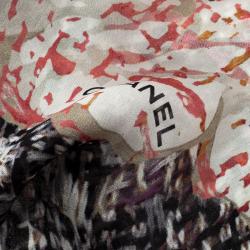 مملوكة مسبقًا Chanel Multicolor Chain and Camellia Print Silk Square Scarf