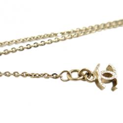 مملوكة مسبقًا Chanel Flower Motif Enamel Medal Pendant Necklace with Dangling Faux Pearls