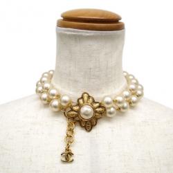 مملوكة مسبقًا Chanel Vintage Faux Pearls Gold Tone Choker Necklace
