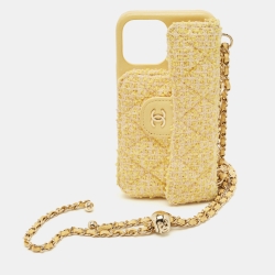 Pre Owned جراب آيفون 12 برو ماكس شانيل مبطن تويد أصفر مزين بشعار الماركة سي سي مع حزام