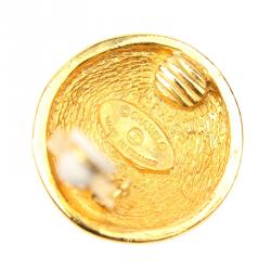 Pre Owned أقراط شانيل فينتدج CC ذهبية اللون بكلبس