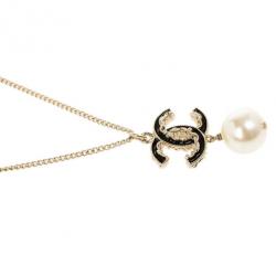 مملوكة مسبقًا Chanel CC Black Enamel and Dangle Pearl Necklace