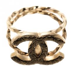 مملوكة مسبقًا خاتم شانيل CC إيناميل ذهبي اللون مقاس 54