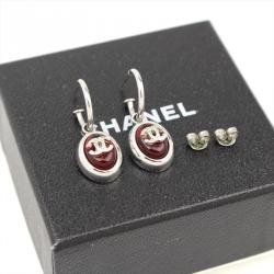 مملوكة مسبقًا Chanel CC Red Resin Silver Tone Hoop Earrings