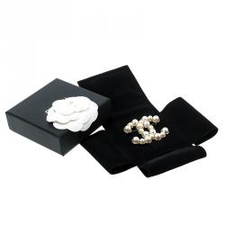 Pre Owned بروش شانيل CC لؤلؤ صناعي ذهبي اللون