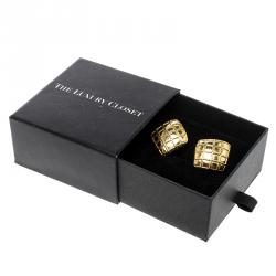 مملوكة مسبقًا أقراط شانيل ذهبية اللون مربعة بمشابك