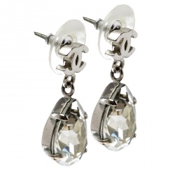 Pre Owned أقراط شانيل CC دمعة كريستال فضية اللون