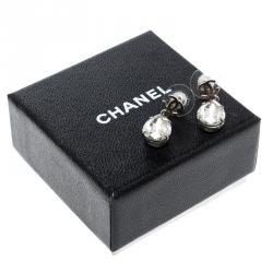 Pre Owned أقراط شانيل CC دمعة كريستال فضية اللون