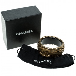 Pre Owned سوار عريض شانيل CC راتنج وباسكيتويف ذهبي اللون