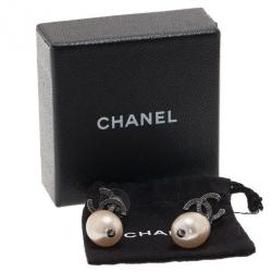 مملوكة مسبقًا أقراط شانيل CC المتدلية  لؤلو ومعدن أسود