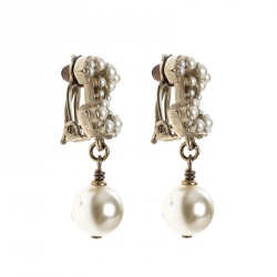 مملوكة مسبقًا Chanel CC Cream Faux Pearl Gold Tone Clip-on Drop Earrings 