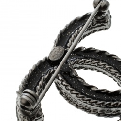 مملوكة مسبقًا بروش شانيل CC مزخرف كريستال فضي اللون