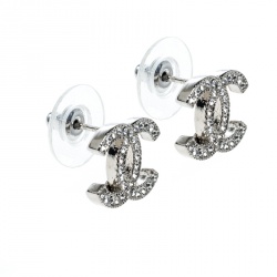 مملوكة مسبقًا أقراط شانيل CC كريستال فضية اللون