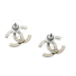 مملوكة مسبقًا أقراط شانيل CC كريستال فضية اللون