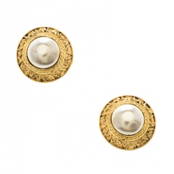 Pre Owned أقراط شانيل CC فينتدج لؤلؤ صناعي منقوش مطلية ذهب بمشابك