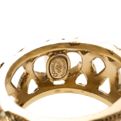 مملوكة مسبقًا خاتم شانيل لون ذهبي ذهبي كريستال متعاكس CC مقاس 54