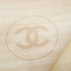 مملوكة مسبقًا Chanel Off White Cashmere and Silk Shirred Fringed Edge Scarf