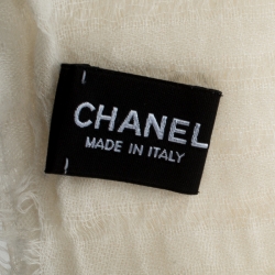مملوكة مسبقًا Chanel Off White Cashmere and Silk Shirred Fringed Edge Scarf