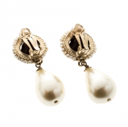 Pre Owned أقراط شانيل جريبوا زرقاء لؤلؤ صناعي وردة بمشابك