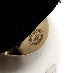 مملوكة مسبقًا Chanel CC Faux Pearl Embellished Hair Scrunchie 