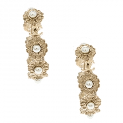مملوكة مسبقًا Chanel CC Floral Faux Pearl Embedded Gold Tone Hoop Earrings