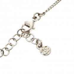 مملوكة مسبقًا Chanel CC Floral Crystal Embedded Pendant Silver Tone Necklace