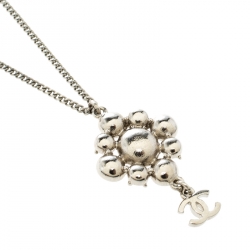 مملوكة مسبقًا Chanel CC Floral Crystal Embedded Pendant Silver Tone Necklace