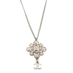 مملوكة مسبقًا Chanel CC Floral Crystal Embedded Pendant Silver Tone Necklace