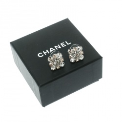 Pre Owned أقراط شانيل CC  فضية اللون مرصعة