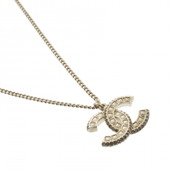 مملوكة مسبقًا Chanel CC Crystal Gold Tone Pendant Necklace
