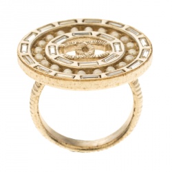 مملوكة مسبقًا Chanel CC Crystal & Faux Pearl Embellished Gold Tone Circular Ring Size 50.5