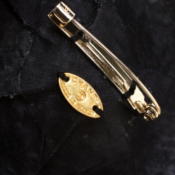 مملوكة مسبقًا Chanel Camellia Multicolor Tweed Leather Pin Brooch