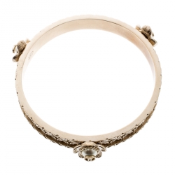 مملوكة مسبقًا Chanel CC Floral Faux Pearl Embedded Filigree Gold Tone Bangle Bracelet