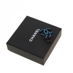 مملوكة مسبقًا Chanel Sapphire Blue Crystal Embellsihed Single Clip On Earring