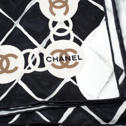 Pre Owned وشاح شانيل حرير بنقوش كاميليا وشعار CC وردي مربع