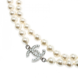 مملوكة مسبقًا Chanel Faux Pearl CC Link Silver Tone Necklace 