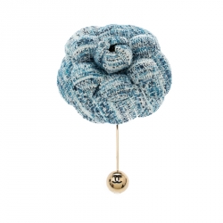 مملوكة مسبقًا بروش شانيل أزرق كاميليا تويد ذهبي اللون