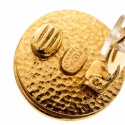 مملوكة مسبقًا Chanel Vintage Faux Pearl Gold Tone Round Clip-on Stud Earrings