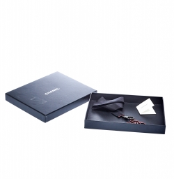 Pre Owned قلادة شانيل CC دلاية ريبون أسود مزخرفة كريستال