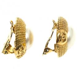 مملوكة مسبقًا Chanel Vintage Faux Pearl Gold Tone Earrings